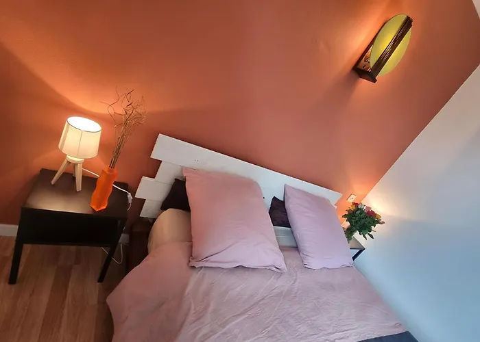 Maison De Campagne Dans Un Village De Caractere