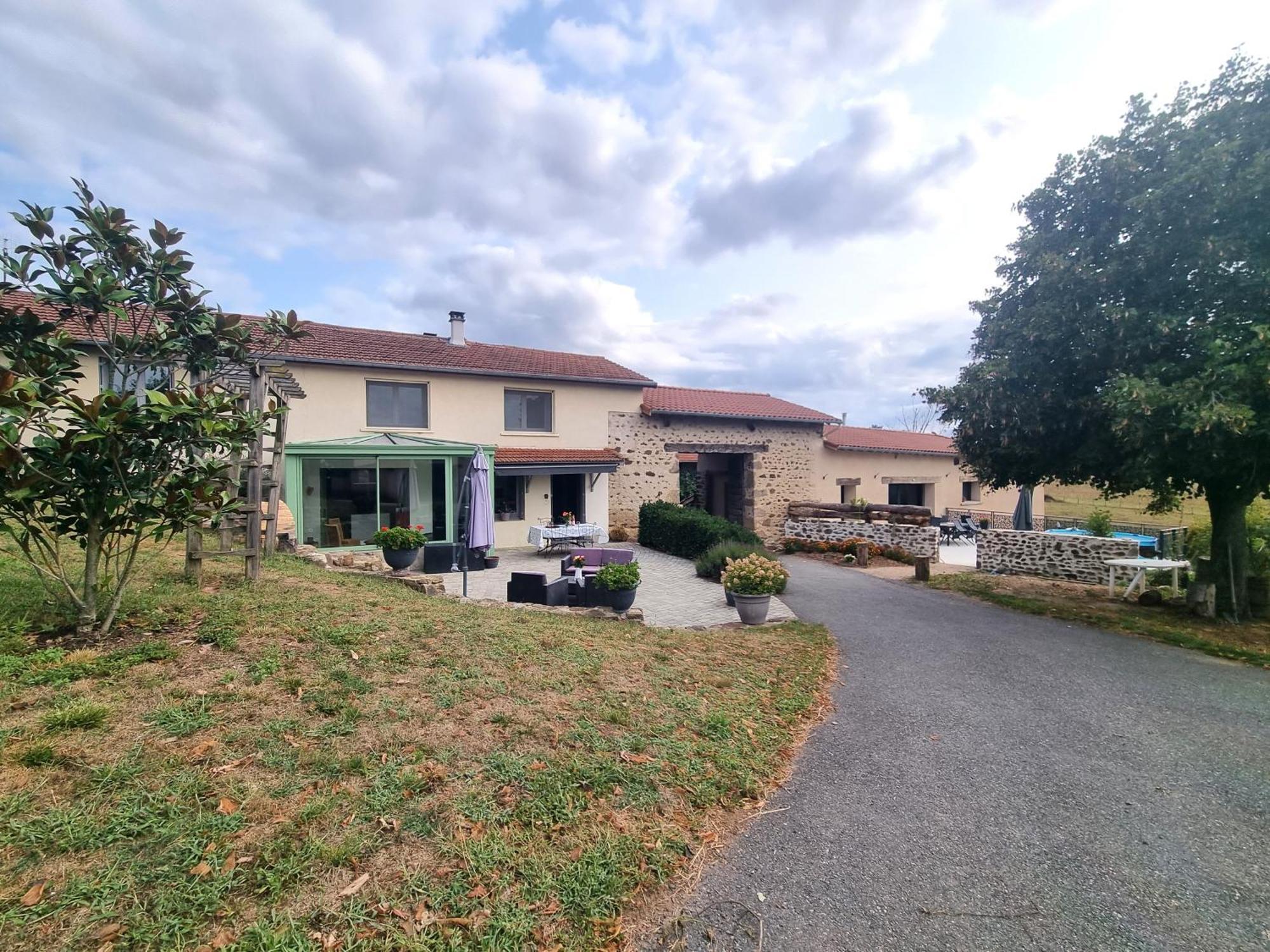 Holiday home Dans Un Village De Caractere Saint-Galmier